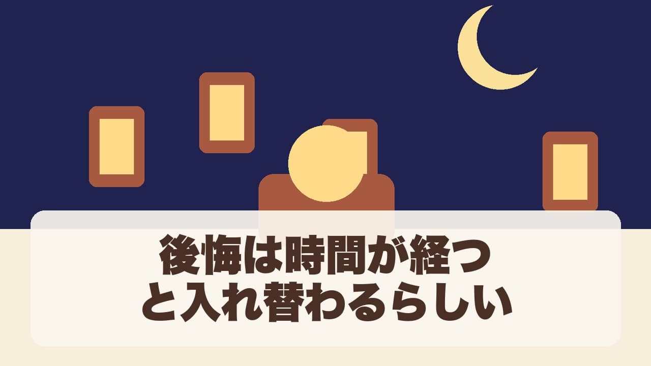 夕暮れの吊り橋。ケーブルと木の板が静かな光の中に伸びている。